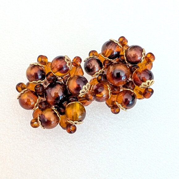 vintage Jewelry - Vintage cluster beaded clip on earrings